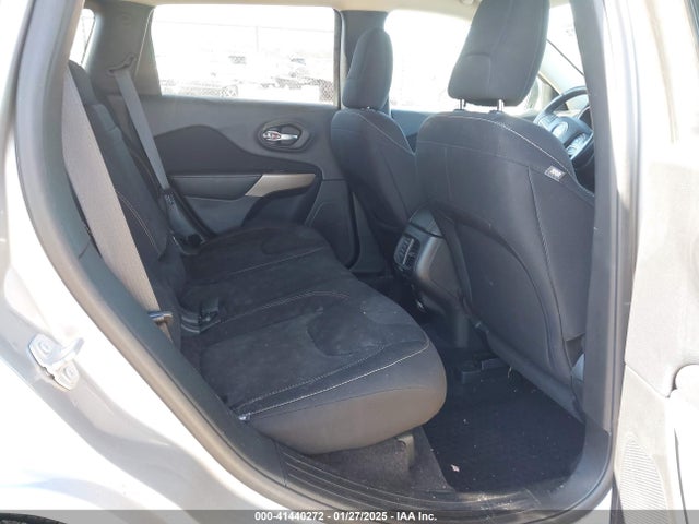 1C4PJMCB8HW588559 Jeep Cherokee Latitude 4x4