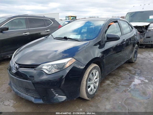 Toyota COROLLA LE 2016 5YFBURHE2GP551855 Image 2