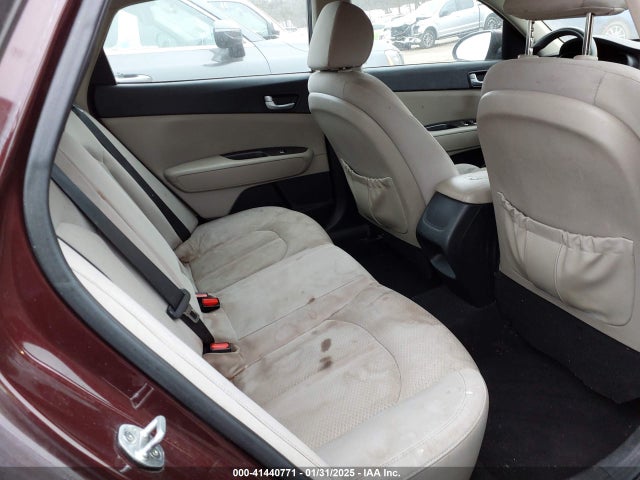 5XXGT4L38GG023621 KIA Optima Lx