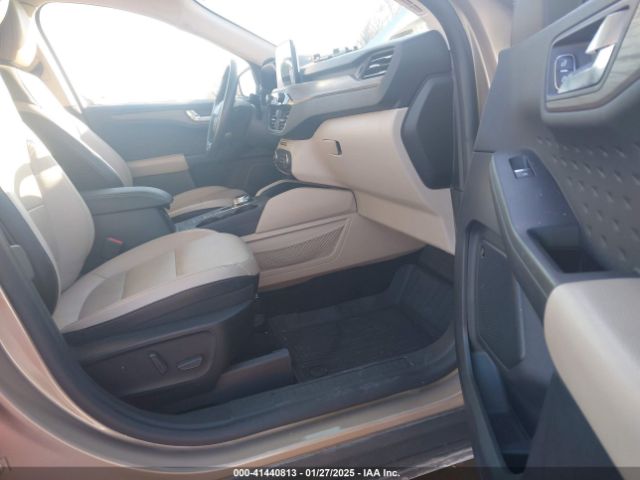 1FMCU9J9XLUA51971 Ford Escape Titanium