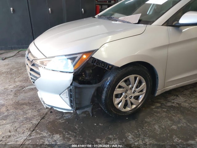 Hyundai ELANTRA SE 2019 5NPD74LF1KH406797 Image 17