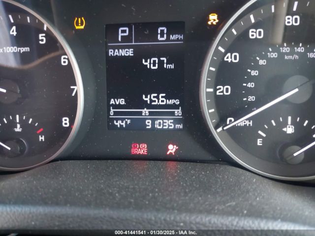 5NPD74LF7JH299320 Hyundai ELANTRA SE