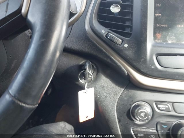 1C4PJLCB9FW760878 Jeep Cherokee Latitude