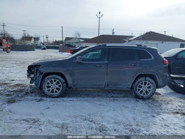 1C4PJLCB9FW760878 Jeep Cherokee Latitude