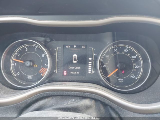 1C4PJLCB9FW760878 Jeep Cherokee Latitude