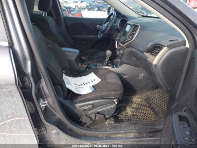 1C4PJLCB9FW760878 Jeep Cherokee Latitude