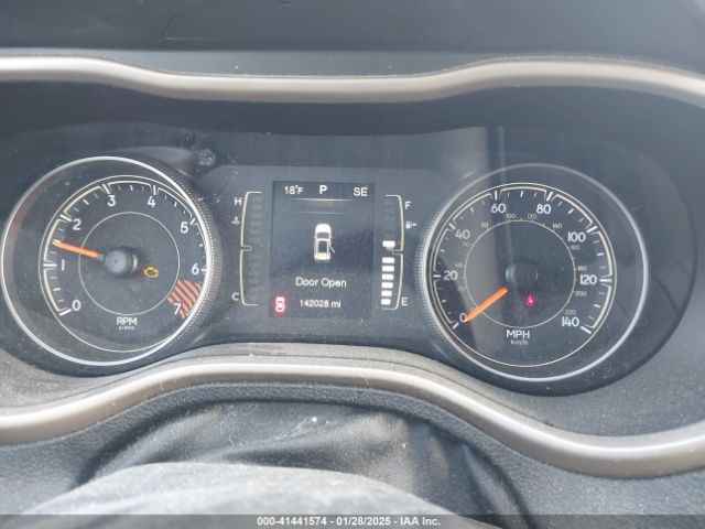 1C4PJLCB9FW760878 Jeep Cherokee Latitude