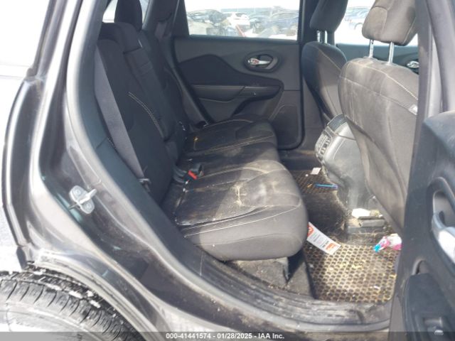 1C4PJLCB9FW760878 Jeep Cherokee Latitude