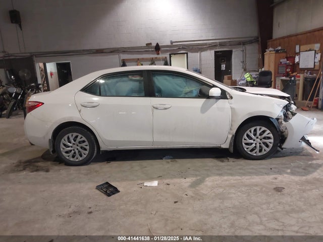 Toyota COROLLA LE 2018 2T1BURHE8JC076882 Image 13