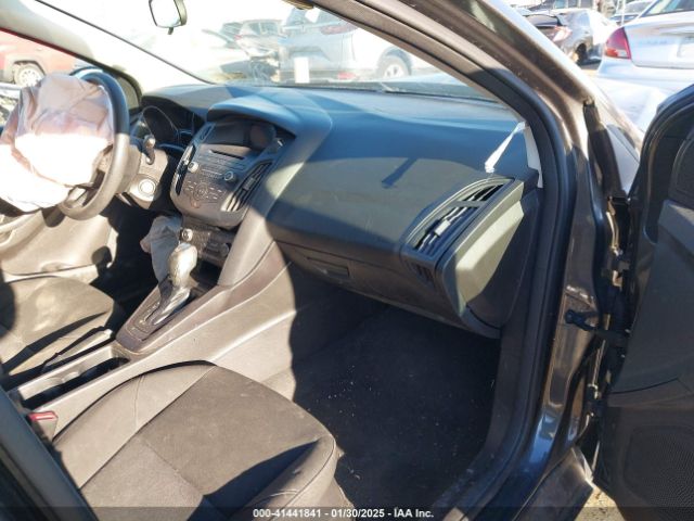 1FADP3F24FL365155 Ford FOCUS SE