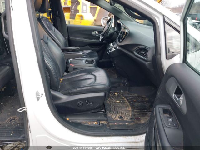 2C4RC1EG5KR505566 Chrysler Pacifica Touring L Plus