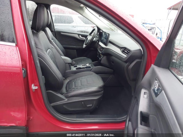 1FMCU9JZ9PUA16764 Ford Escape Platinum