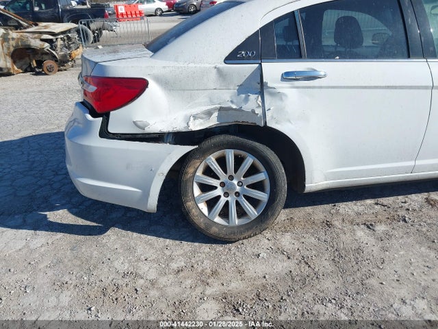 Chrysler 200 Limited 2014 1C3CCBCG5EN125552 Image 12