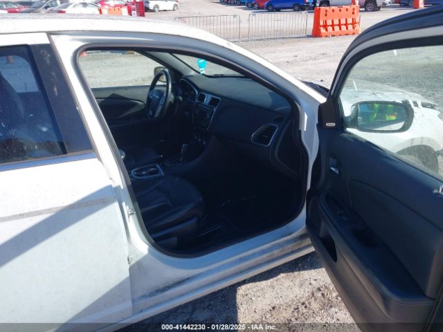 2014 CHRYSLER 200 1C3CCBCG5EN125552 Photo 4