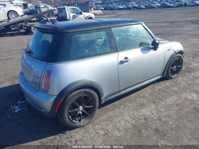 2003 MINI COOPER S WMWRE334X3TD64065 Photo 3