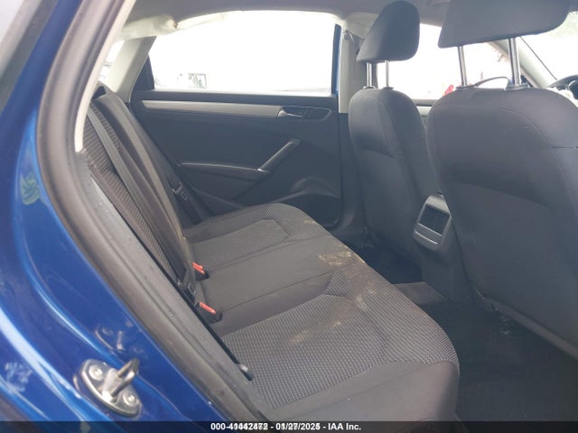 1VWAT7A3XHC023967 Volkswagen Passat 1.8t S