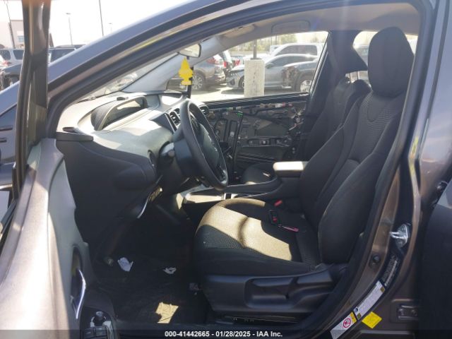 JTDKARFU6K3102490 Toyota Prius Le