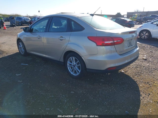 Ford FOCUS SE 2017 1FADP3F29HL304581 Image 3