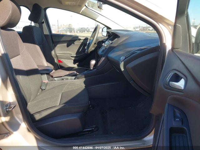 Ford FOCUS SE 2017 1FADP3F29HL304581 Image 5
