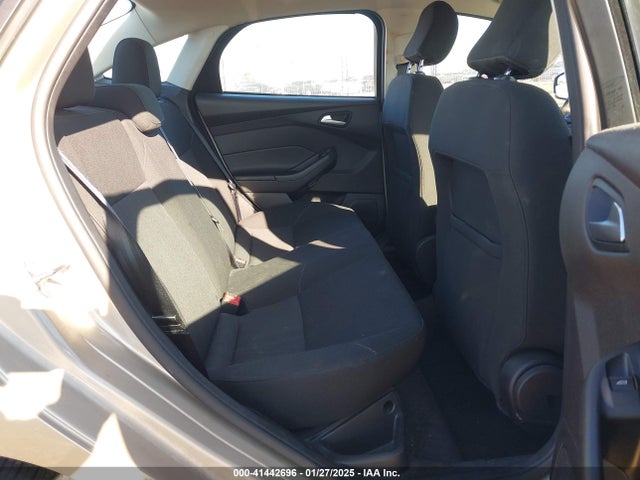 Ford FOCUS SE 2017 1FADP3F29HL304581 Image 8