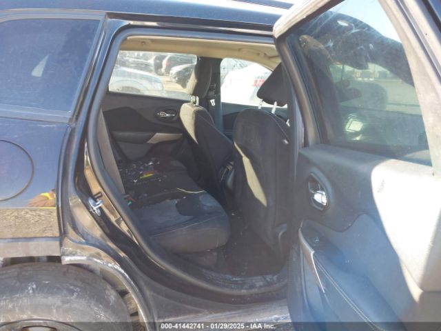 1C4PJMCX8JD601680 Jeep Cherokee Latitude 4x4
