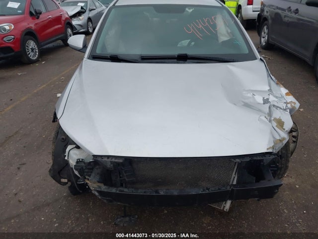 Hyundai ELANTRA SE 2018 5NPD74LF5JH233140 Image 12