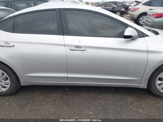 Hyundai ELANTRA SE 2018 5NPD74LF5JH233140 Image 13
