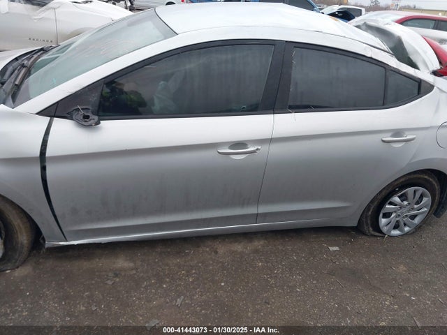 Hyundai ELANTRA SE 2018 5NPD74LF5JH233140 Image 14