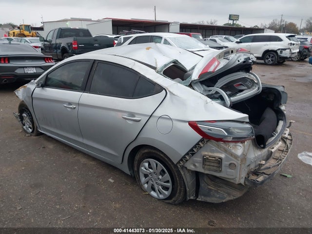 Hyundai ELANTRA SE 2018 5NPD74LF5JH233140 Image 3