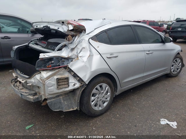 Hyundai ELANTRA SE 2018 5NPD74LF5JH233140 Image 4