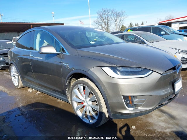 2016 TESLA MODEL X 5YJXCBE40GFS00529 Photo 0