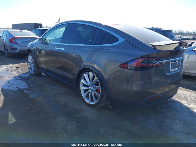 2016 TESLA MODEL X 5YJXCBE40GFS00529 Photo 2