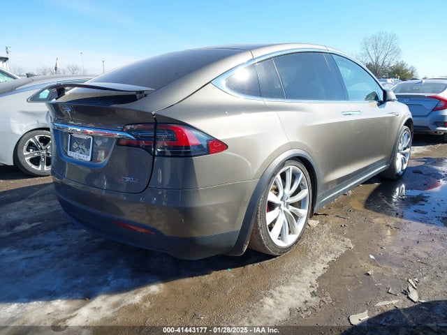 2016 TESLA MODEL X 5YJXCBE40GFS00529 Photo 3