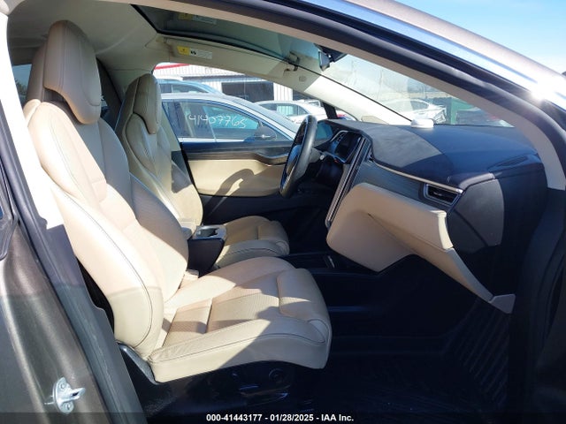 2016 TESLA MODEL X 5YJXCBE40GFS00529 Photo 4