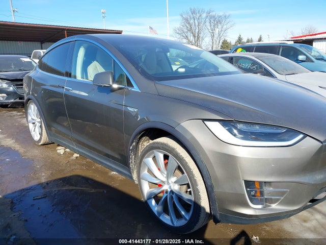 2016 TESLA MODEL X 5YJXCBE40GFS00529 Photo 5