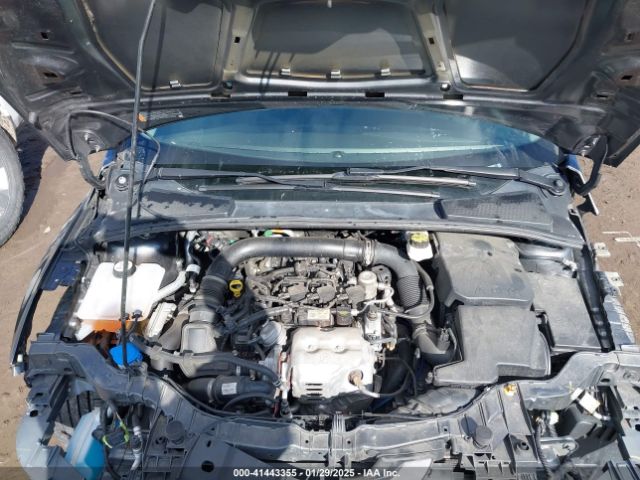 1FADP3FE1JL267977 Ford FOCUS SE
