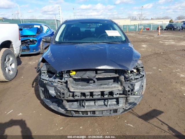 1FADP3FE1JL267977 Ford FOCUS SE