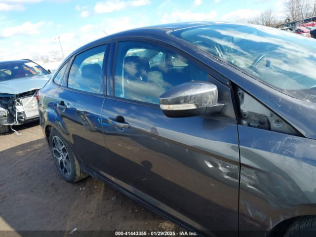 1FADP3FE1JL267977 Ford FOCUS SE