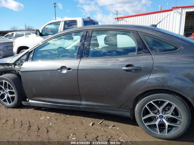 1FADP3FE1JL267977 Ford FOCUS SE