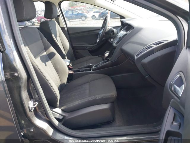 1FADP3FE1JL267977 Ford FOCUS SE