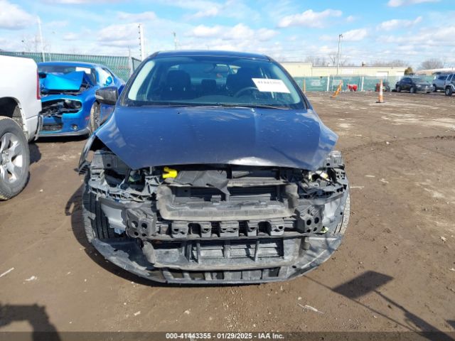 1FADP3FE1JL267977 Ford FOCUS SE