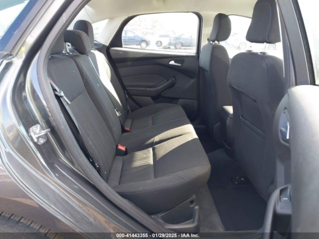 1FADP3FE1JL267977 Ford FOCUS SE
