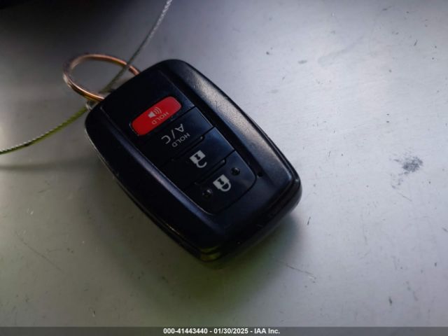 JTDKAMFP5N3212691 Toyota Prius Prime Xle