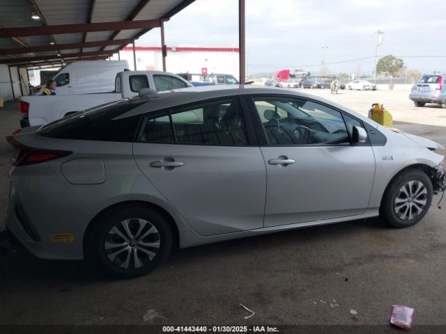 JTDKAMFP5N3212691 Toyota Prius Prime Xle
