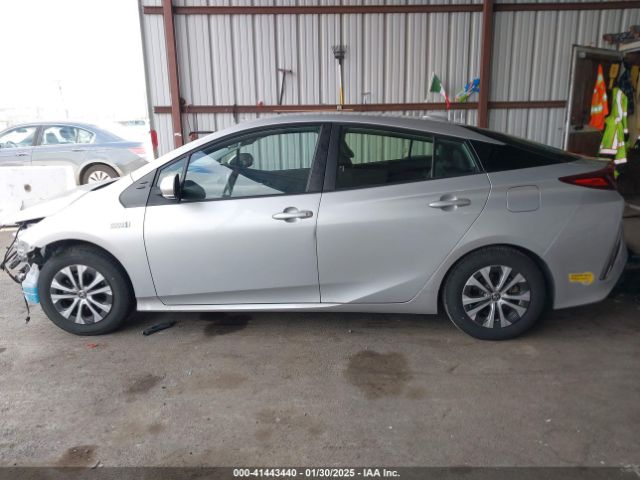 JTDKAMFP5N3212691 Toyota Prius Prime Xle