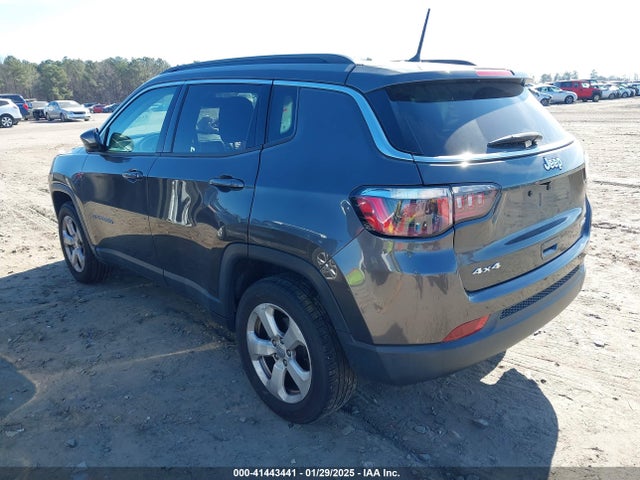 Jeep Compass Latitude 4x4 2018 3C4NJDBB3JT470553 Image 3