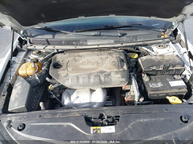 Chrysler 200 Limited 2015 1C3CCCAB8FN659613 Image 10