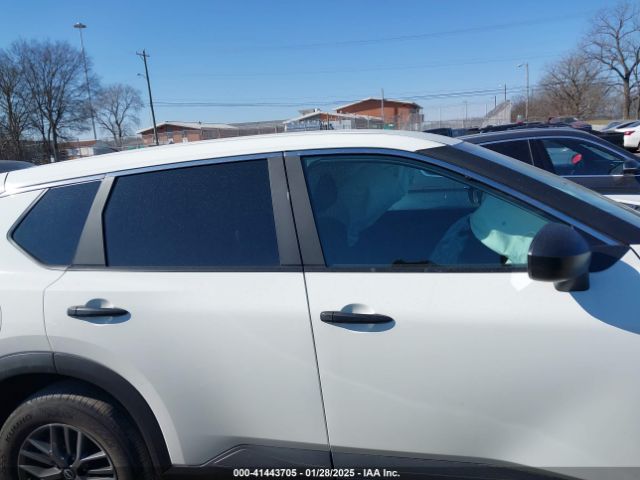 5N1BT3AA9PC940892 Nissan Rogue S Fwd