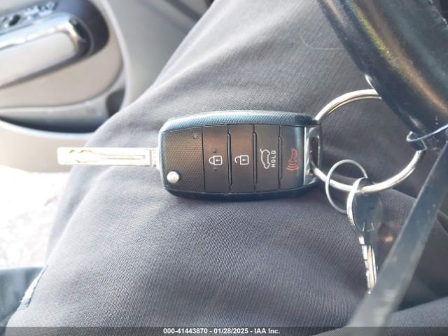 KNDJX3A51G7355157 KIA Soul !