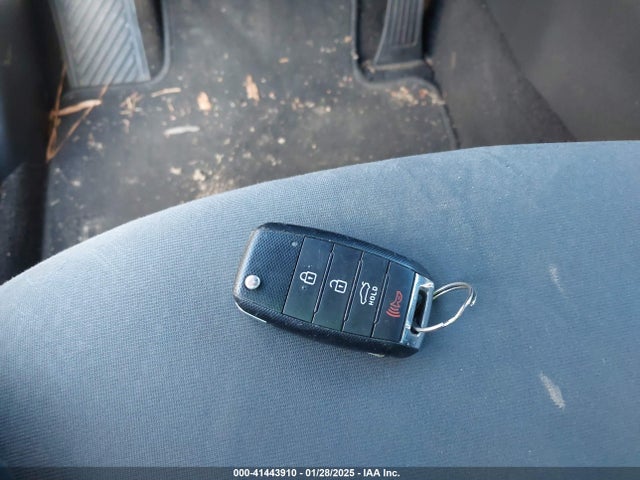 KIA Optima Lx 2015 KNAGM4A75F5596849 Image 11